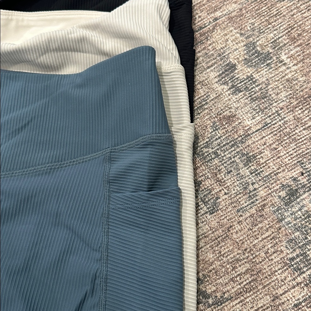 Old Navy Ribbed High-Waist Bike Shorts Trio - Picture 3 of 3